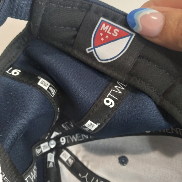 New Era Men's Navy Vancouver Whitecaps FC Team Logo 9TWENTY Adjustable Hat - Picture 8 of 8